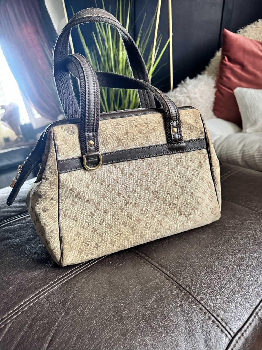 Authentic Louis Vuitton Josephine pm cream khaki